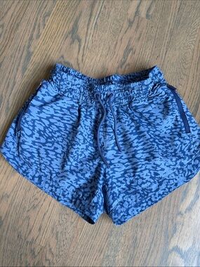 Athleta Blue Patterned Drawcord Athletic Shorts